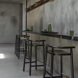 Taburete Single Curve de GTV Thonet Vienna. Sillas y taburetes de diseño.