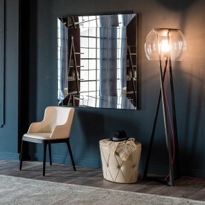 Espejo Regal oferta de Cattelan Italia con marco en cristal.