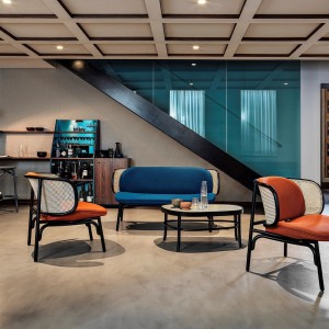 Sofá Suzenne de GTV Thonet Vienna. Sillas, butacas y sillones de diseño.