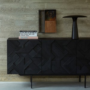 Graphic 3 puertas: 168x45x80h cm.