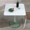 Mesa Cuadrada Fonda de B-Line. Muebles y complementos de exterior e interior.