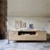 Mueble TV Whitebird de Ethnicraft. Muebles modernos macizos. Mueble TV de salón.