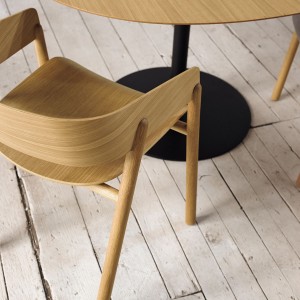 Sillón Mava MAV100 de Punt mobles. Sillones de diseño moderno. Silla de madera.