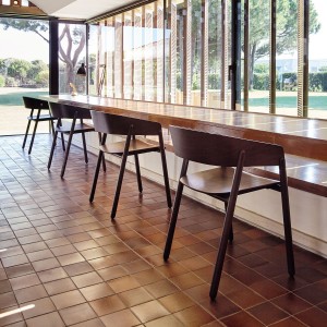 Sillón Mava MAV100 de Punt mobles. Sillones de diseño moderno. Silla de madera.