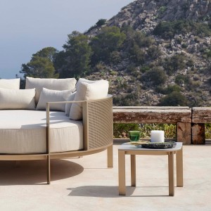 Mesa baja Solanas de Gandia Blasco. Mesas de diseño para terrazas y patios.