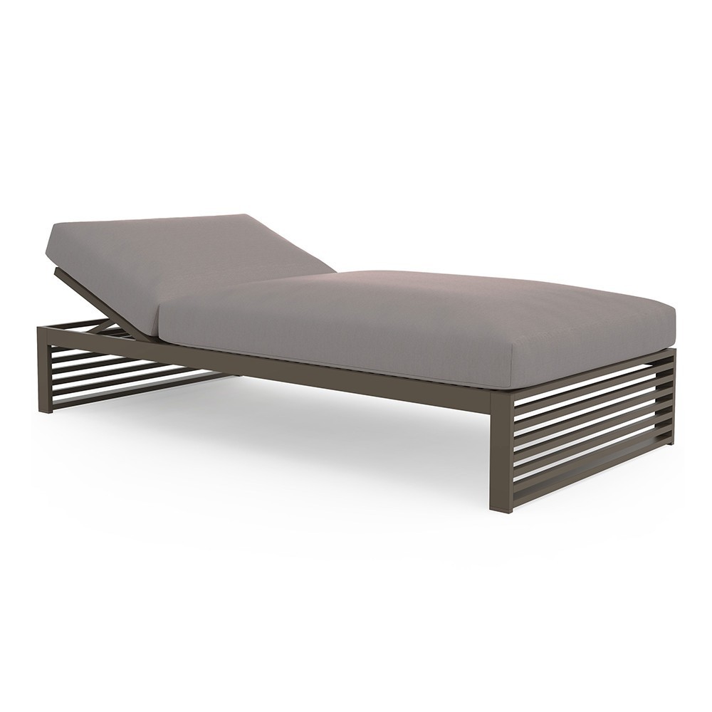 Cama de diseño Chill Dna reclinable para exterior de Gandia Blasco.