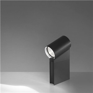 Lámpara suelo Oblique Bollard Outdoor Artemide. Diseño elegante para exteriores.