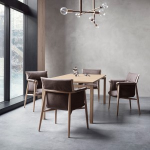 Silla E005 Embrace Chair en tela de Carl Hansen and Son. Sillas de diseño.