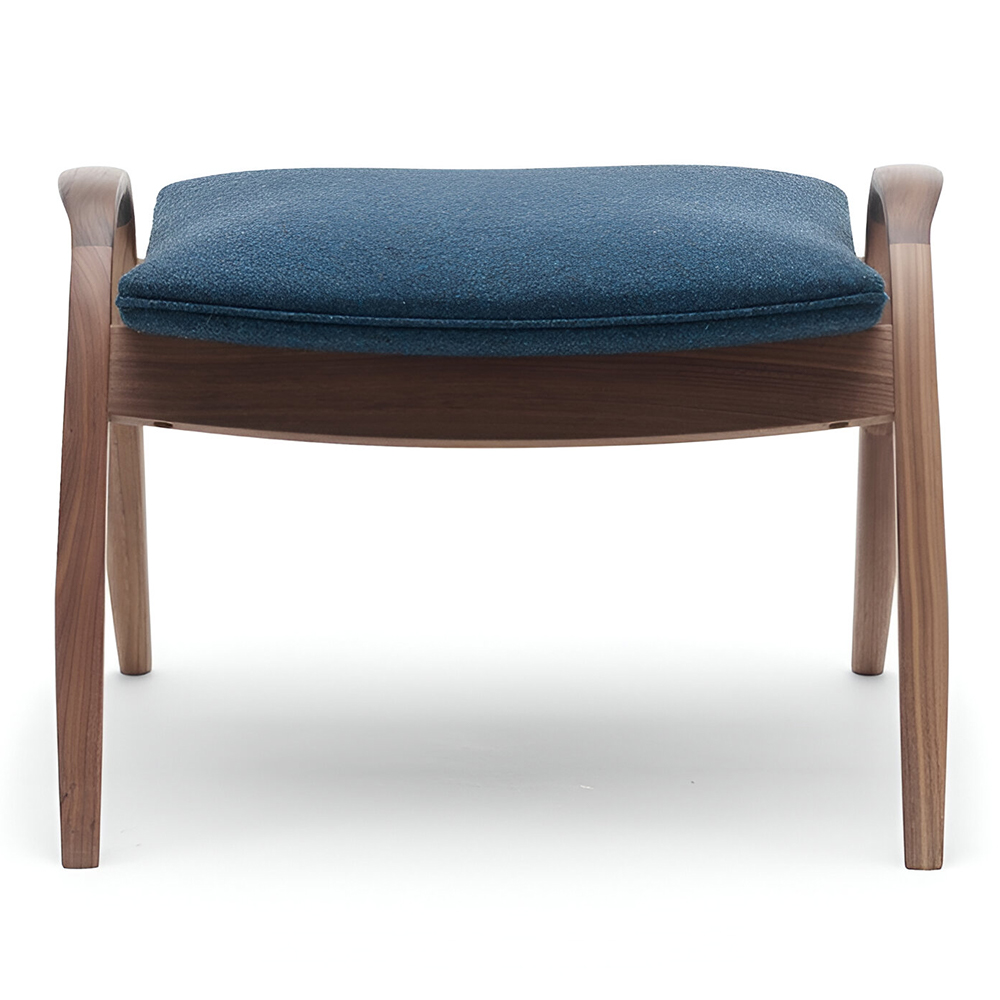 Reposapiés FH430 de Carl Hansen and Son. Reposapiés de diseño moderno.