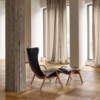 Reposapiés FH430 de Carl Hansen and Son con diseño modernos y acabados de lujo.
