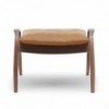 Reposapiés FH430 de Carl Hansen and Son con diseño modernos y acabados de lujo.