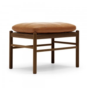 Reposapiés Colonial OW149F de Carl Hansen and Son. Reposapiés de diseño moderno.