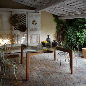 Mesa moderna Autoreggente de Horm. Muebles modernos de diseño italiano.