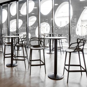 Taburete Masters de Kartell. Complementos ideal de diseño italiano.