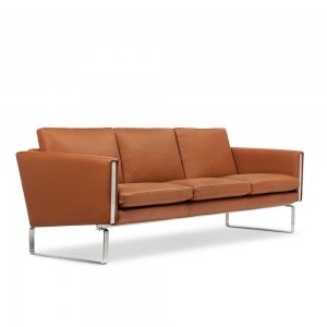 Sofá serie CH100 de Carl Hansen and Son con un diseño moderno y elegante ideal para hogares modernos.