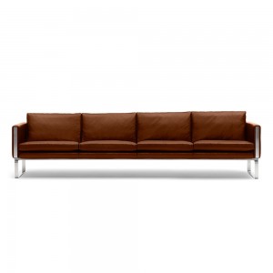 Sofá serie CH100 de Carl Hansen and Son con un diseño moderno y elegante ideal para hogares modernos.