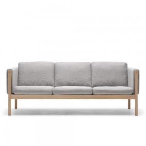 Sofá CH163 en tela de Carl Hansen and Son con un diseño moderno y elegante que entrega calidad a cualquier espacio.