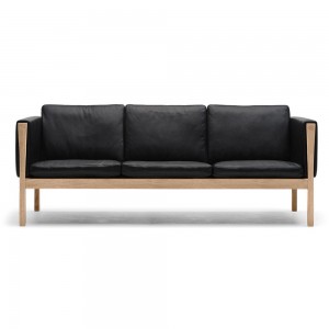 Sofá CH163 piel de Carl Hansen and Son con un diseño único que entrega calidez y modernidad.