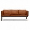 Sofá CH163 piel de Carl Hansen and Son con un diseño único que entrega calidez y modernidad.