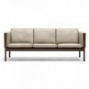 Sofá CH163 piel de Carl Hansen and Son con un diseño único que entrega calidez y modernidad.