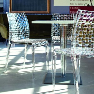 Silla de policarbonato Ami Ami Kartell. Inspirada en la cultura japonesa.