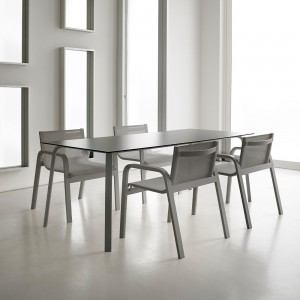 Mesa Stack de Gandia Blasco. Mesas moderna para terraza.