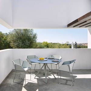 Mesa Monopata Stack de Gandía Blasco. Mesas de diseño moderno de exterior.