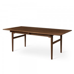 Mesa CH327 extensible de Carl Hansen and Son con un diseño único y moderno.