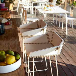 Taburete Counter Textile de Gandia Blasco con respaldo bajo para exterior.