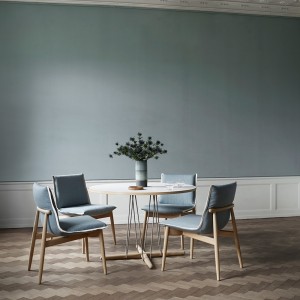 Mesa Embrace E020 de Carl Hansen and Son. Mesas de diseño moderno y elegante.