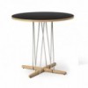 Mesa Embrace E020 de Carl Hansen and Son. Mesas de diseño moderno y elegante.