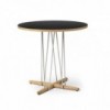 Mesa Embrace E020 de Carl Hansen and Son. Mesas de diseño moderno y elegante.
