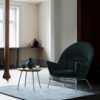 Mesa auxiliar CH415 de Carl Hansen and Son con un diseño único que ofrece conforte y elegancia.