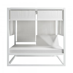 Cama Daybed Elevada para exterior de Gandía Blasco. Camas de diseño con parasol.