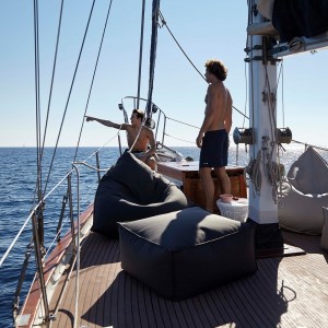 Puf Sail para exterior de Gandia Blasco. Puf de diseño moderno para terrazas.