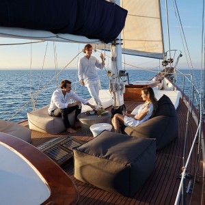 Puf Sail para exterior de Gandia Blasco. Puf de diseño moderno para terrazas.