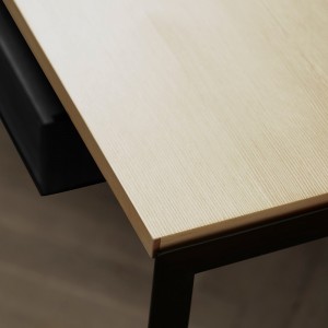 Escritorio PK52A de Carl Hansen and Son con un diseño minimalista y moderno.