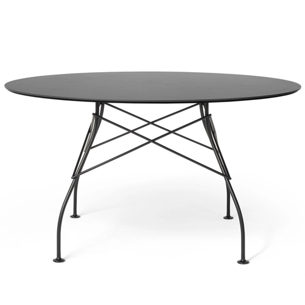 Mesa Glossy Outdoor de Kartell. Diseño moderno ideal para exteriores.
