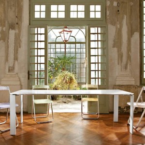 Mesa Four Kartell. Diseño rectangular elegante para salón o comedor.