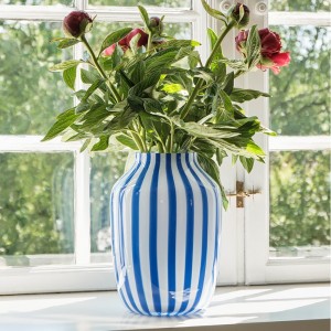 Florero Juice Vase de Hay. Diseño de omplementos originales para el hogar.