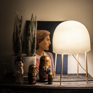 Lámpara artesanal Kurage de Foscarini. Fabricada con Materiales naturales.