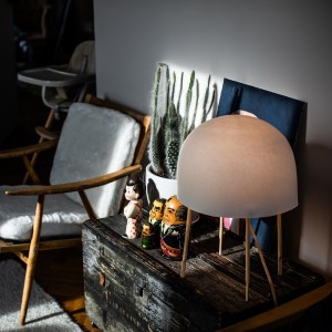Lámpara artesanal Kurage de Foscarini. Fabricada con Materiales naturales.