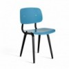 Silla Revolt de material reciclado ideal para espacios interiores de Hay.