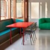 Silla Revolt de material reciclado ideal para espacios interiores de Hay.