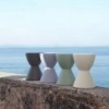 Mesita auxiliar de polipropileno Prince Aha Kartell. Ideal para interior y exterior.