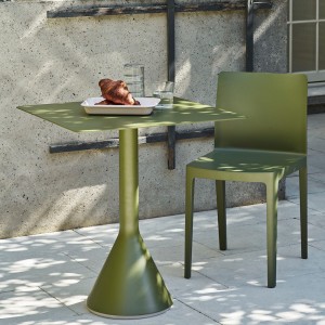 Silla Élémentaire Chair de Hay de diseño moderno perfecta para interiores o exteriores.
