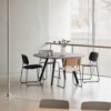 Silla Soft Edge 55 asiento Tapizado de Hay tapizada y polipropileno de gran diseño moderno para espacios interiores.