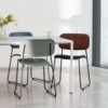 Silla Soft Edge 55 asiento Tapizado de Hay tapizada y polipropileno de gran diseño moderno para espacios interiores.