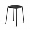 Taburete Soft Edge 70 con asiento de madera y patas de acero de Hay para cafés y restaurantes.