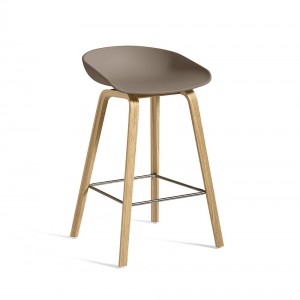 Taburete de madera AAS 32 de Hay. Diseños modernos.